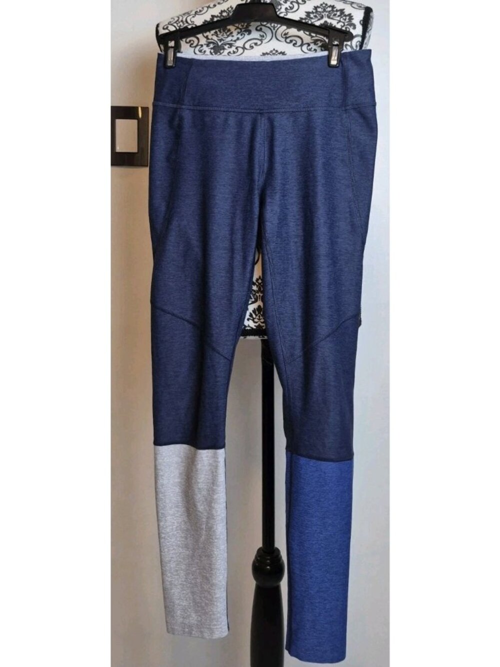 Outdoor Voices Springs Colorblock Leggings Navy Blue Gray Size S 7/8 Length
